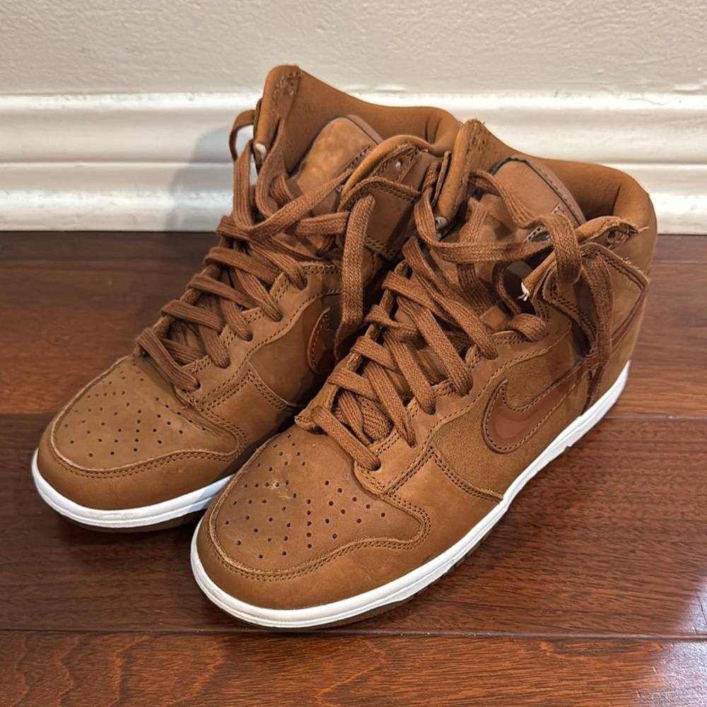Nike women’s Tan High-Top Sneakers